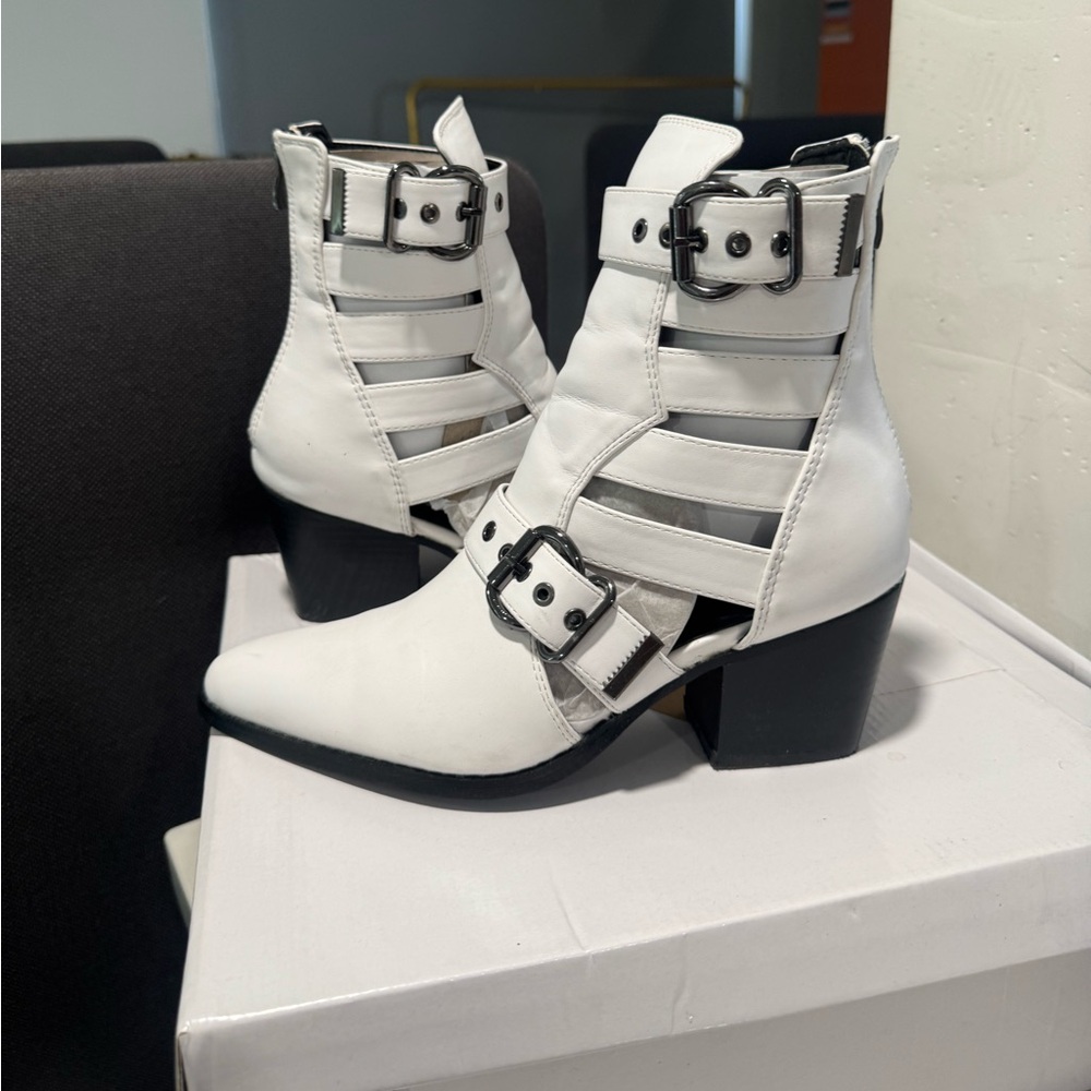 ARIDER GIRL White Buckle Ankle Boots - Picture 4 of 9